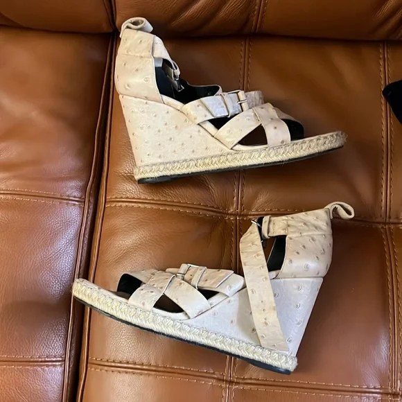 Balanciaga Paris ostrich Shoes sandals wedge. Sz 41